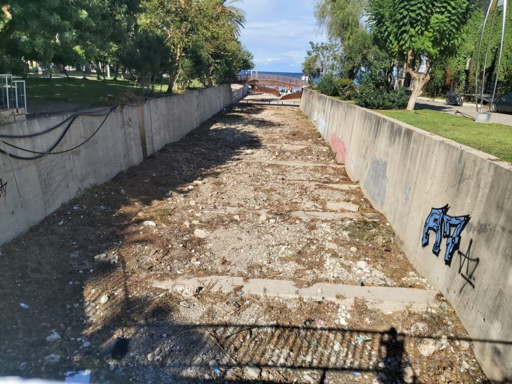 Kemer’deki derelerde temizlik çalışmaları 