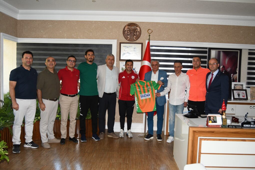 Kemer Belediye Merkez Spor yönetiminden Başkan Topaloğlu’na ziyaret 