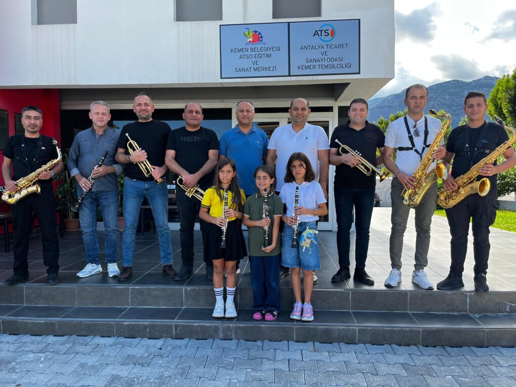 Kemer Belediyesi’nden Burdur Belediyesi bando ekibine destek 