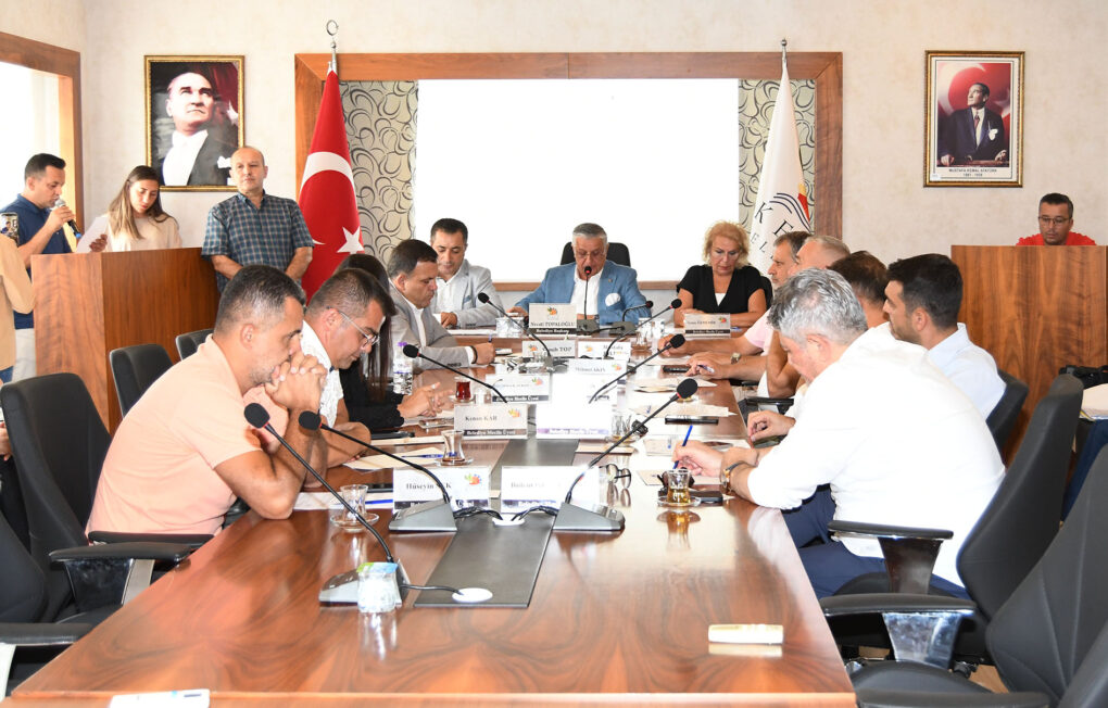 Kemer Belediyesi Ekim ayı meclis toplantısı, Kemer Belediye Başkanı Necati Topaloğlu başkanlığında gerçekleştirildi.