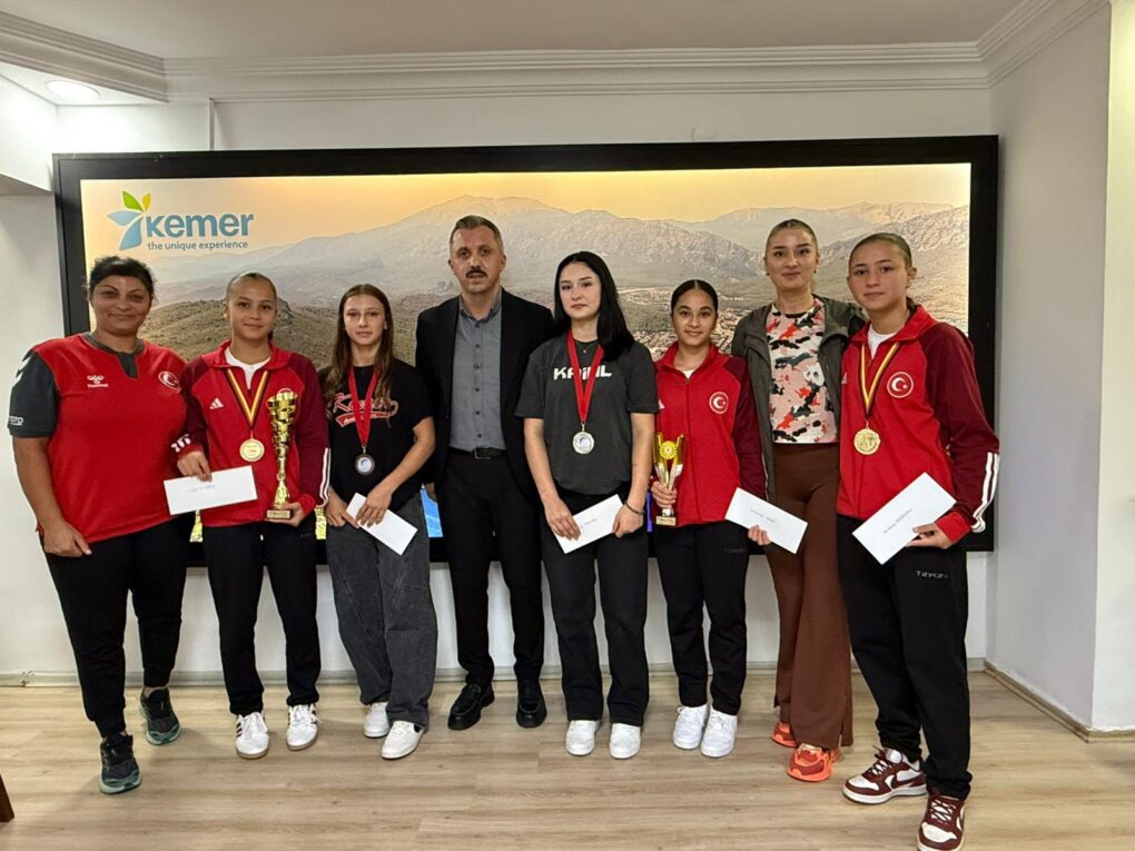 Gençlerden Kaymakama Ziyaret