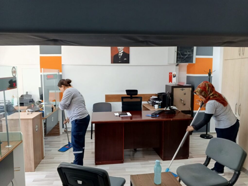 Kemer’deki kurumlarda temizlik çalışması 