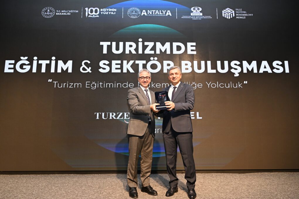 TURİZMDE EĞİTİM VE SEKTÖR TEMSİLCİLERİ ANTALYA’DA BİR ARAYA GELDİ