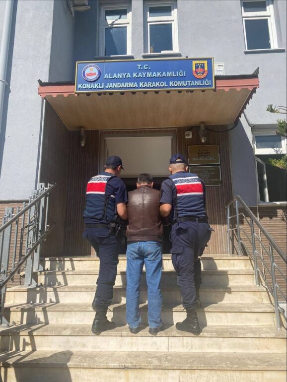 Antalya da İl Jandarma dedektiflerince (JASAT) Aranan Şahıslar Yakalandı