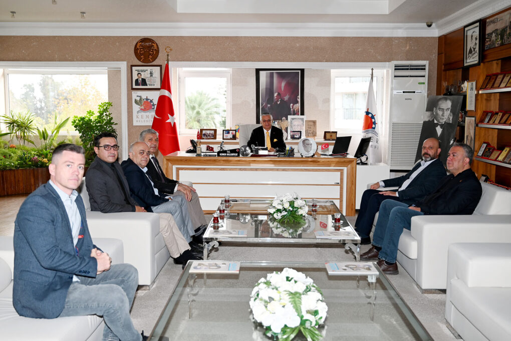 DİSK Antalya Şubesi’nden Başkan Topaloğlu’na Öğretmenler Günü kutlaması  