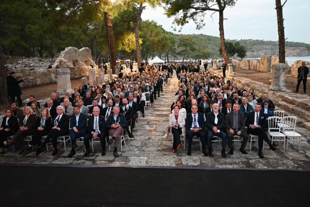 İş dünyası Kemer’de bir araya geldi