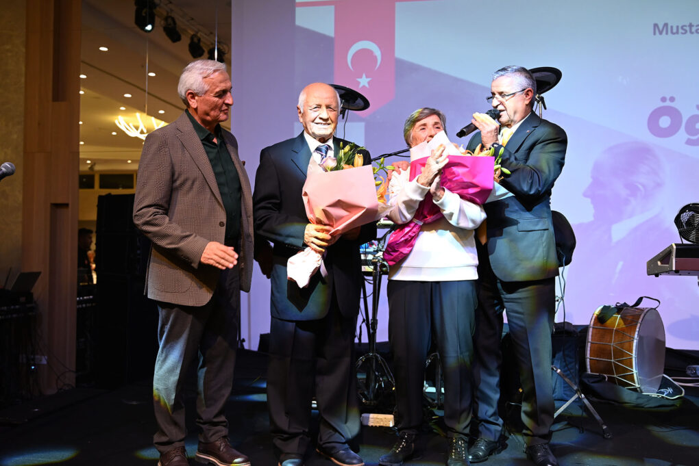 Başkan Topaloğlu öğretmenlerle yemekte bir araya geldi