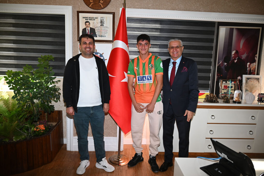 Kemer Belediyespor bir futbolcuyu daha transfer etti