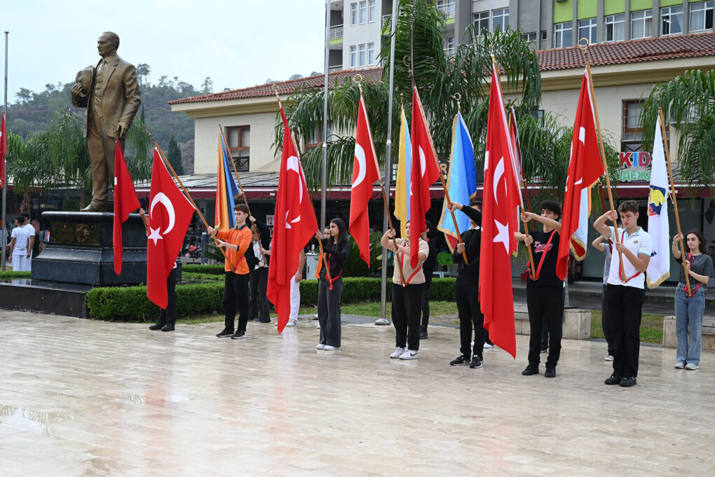 Kemer’de Öğretmenler Günü töreni