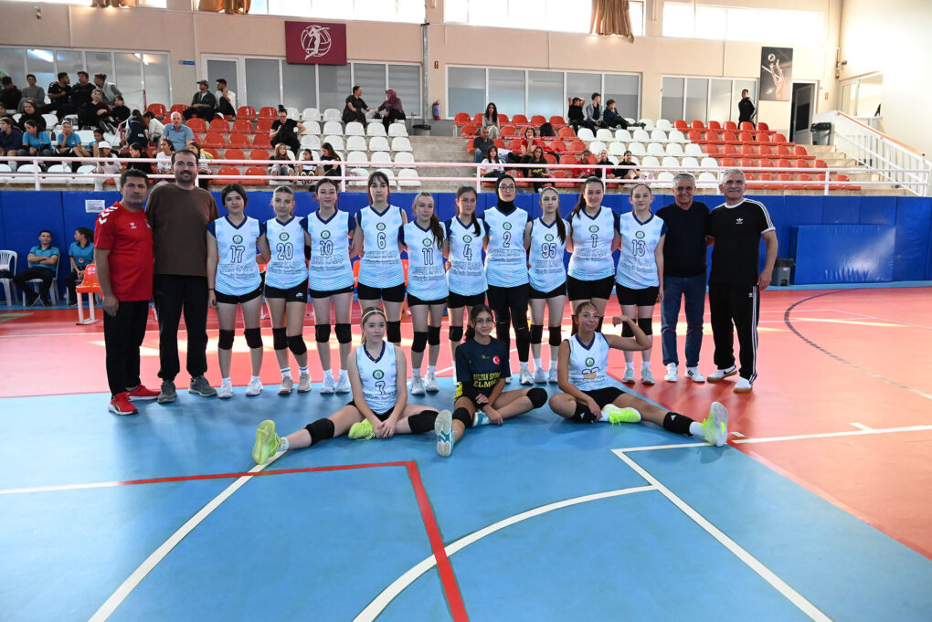 Kemer Belediye voleybolcuları büyük alkış topladı 