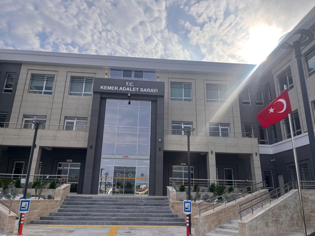Kemer’de Yeni Adliye Binası Hizmete Girdi