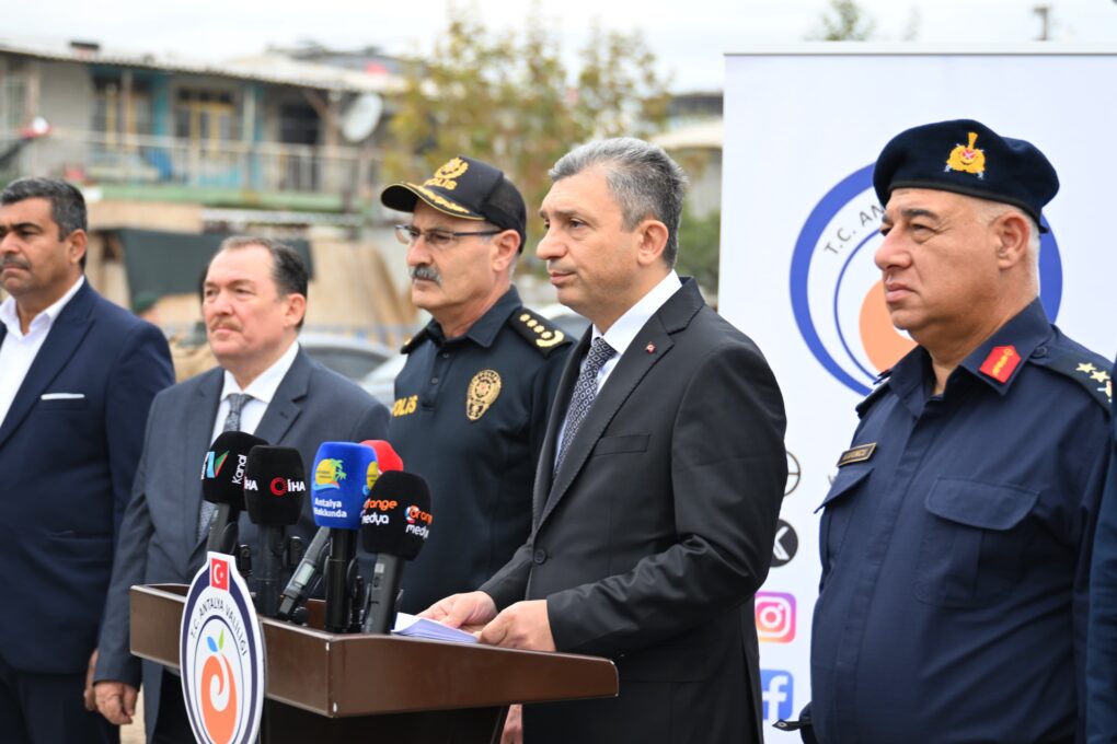 VALİ ŞAHİN: YEŞİLDERE MAHALLESİ’Nİ ZEHİR TACİRLERİNDEN TEMİZLEYECEĞİZ