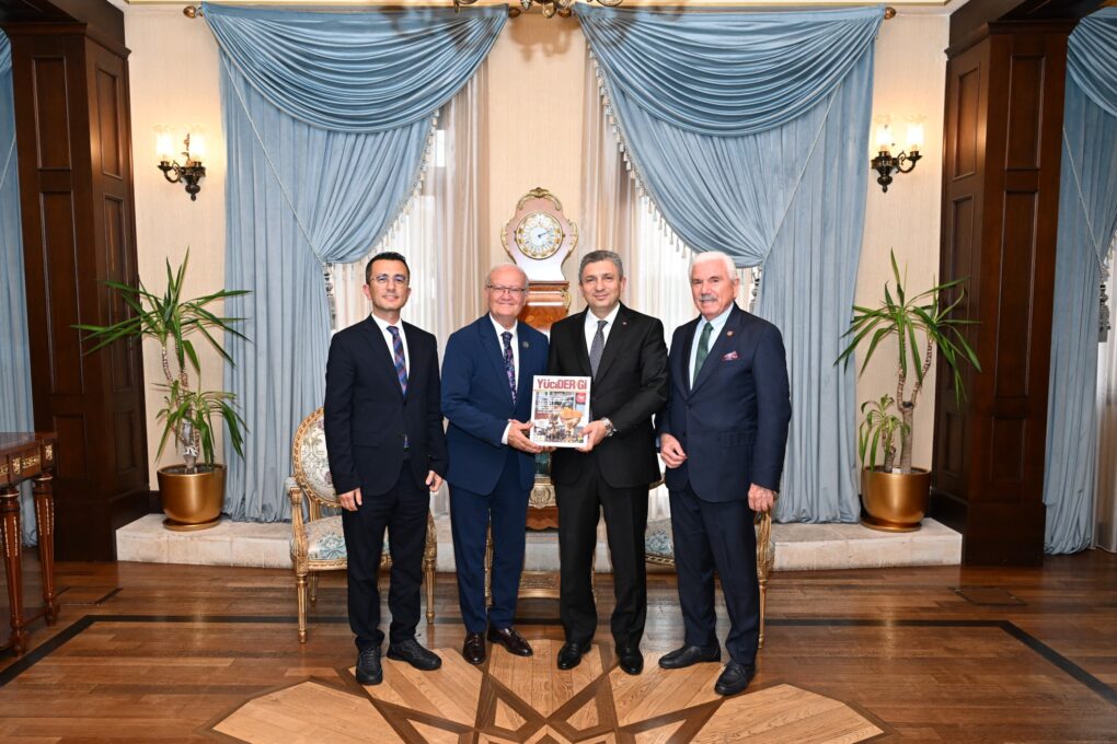 ANTALYA VALİSİ HULUSİ ŞAHİN’DEN PROF. DR. YAVUZ TEKELİOĞLU’NA “30 YILIN EN İYİSİ” ÖDÜLÜ TEBRİĞİ