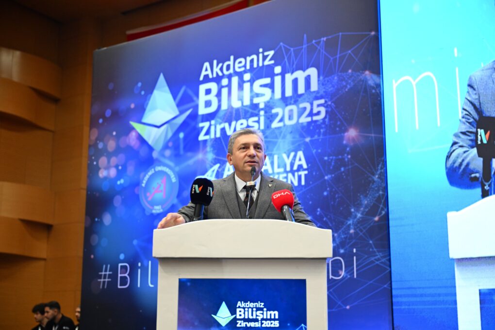 BİLİŞİMİN ZİRVESİ ANTALYA’DA BAŞLADI