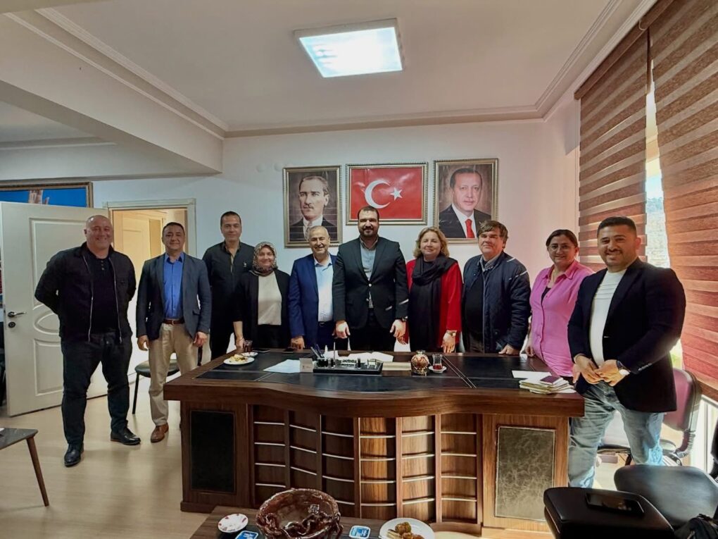 MUHTARLARDAN AK PARTİ KEMER İLÇE BAŞKANLIĞI’NA ZİYARET