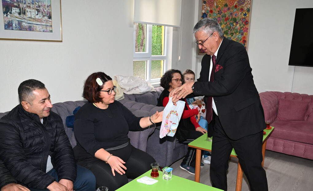 Başkan Topaloğlu engelli bireylerin yeni yılını kutladı