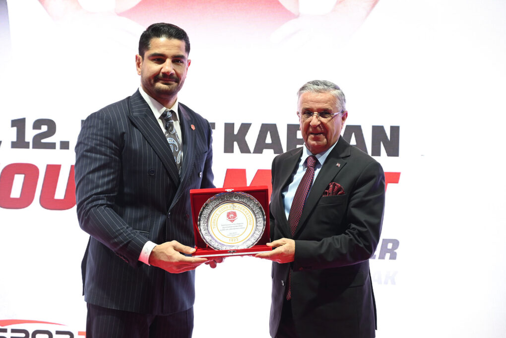 Kemer’de güreş heyecanı 