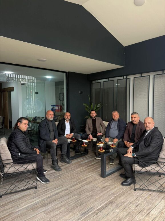 MHP Kemer İlçe Teşkilatı Sahada: “Hayırlı Günler Komşum” Ziyaretleri Sürüyor