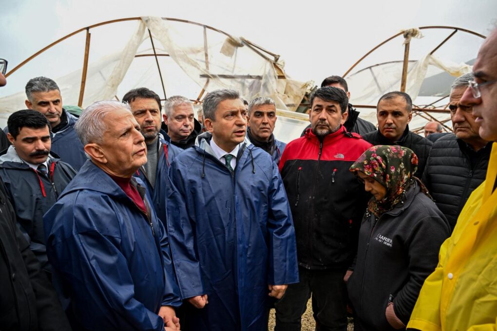 VALİ ŞAHİN, DEMRE VE KUMLUCA’DA ZARAR GÖREN ALANLARI YERİNDE İNCELEDİ