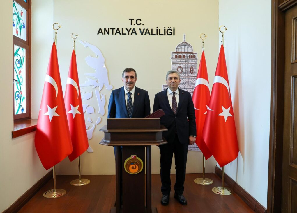 CUMHURBAŞKANI YARDIMCISI SAYIN CEVDET YILMAZ, ANTALYA VALİLİĞİ’Nİ ZİYARET ETTİ