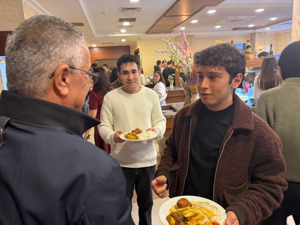 Başkan Topaloğlu’ndan öğrencilere iftar yemeği