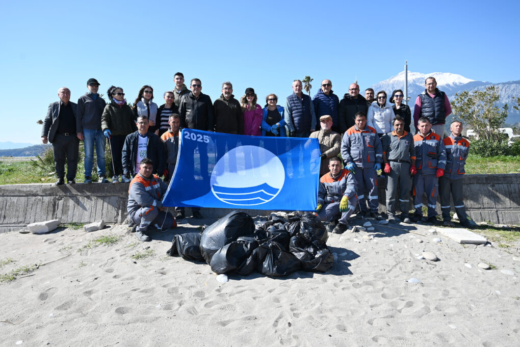 Kemer’de sahil temizliği