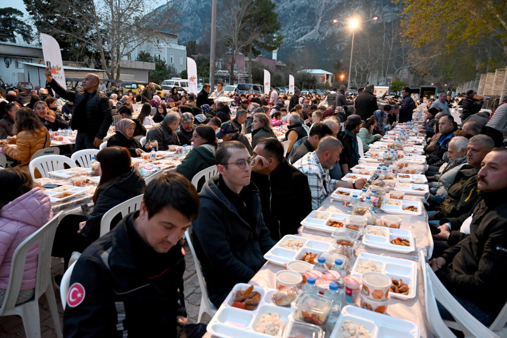 İftar sofrası Beldibi’nde kuruldu