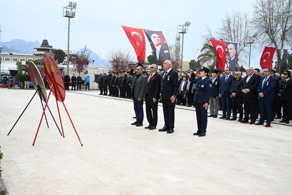 18 Mart Çanakkale Deniz Zaferi’nin 111’nci yıl dönümü dolayısıyla Kemer’de tören düzenlendi.