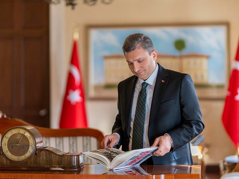 Valimiz Sayın Hulusi Şahin’in Antalya’nın Fethinin 819. ve Atatürk’ün Antalya’ya Gelişinin 96. Yıl Dönümü Mesajı