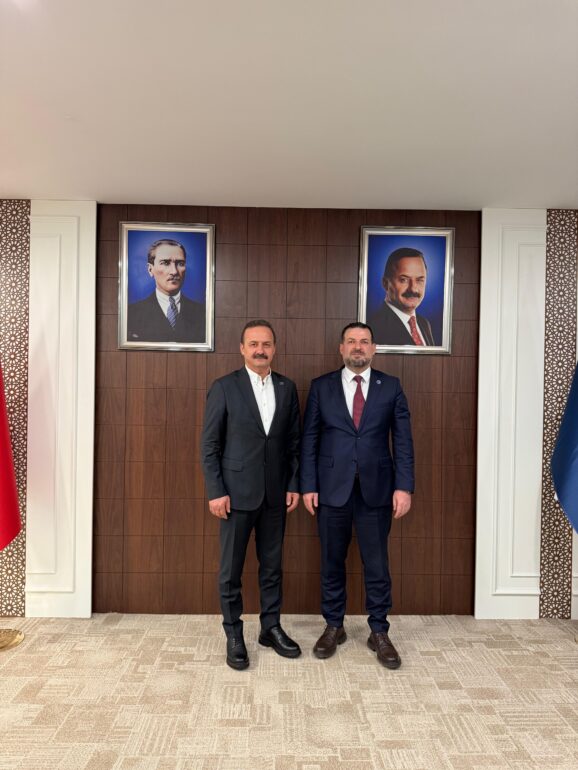 Aziz milletimiz ve kıymetli Antalyalı hemşehrilerimiz,