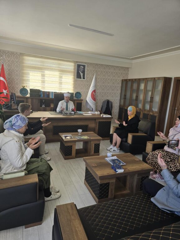 Kemer’de Anne ve Oğlu İslamiyet’i Kabul Etti