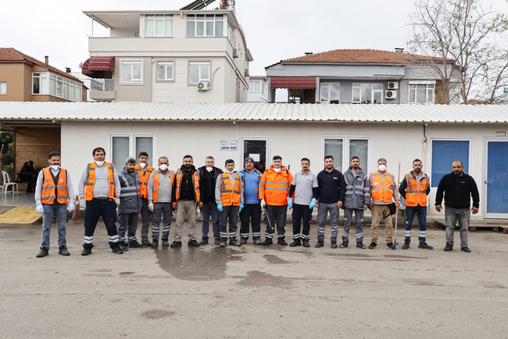 Büyükşehir toplu ulaşım araçlarını titizlikle temizliyor