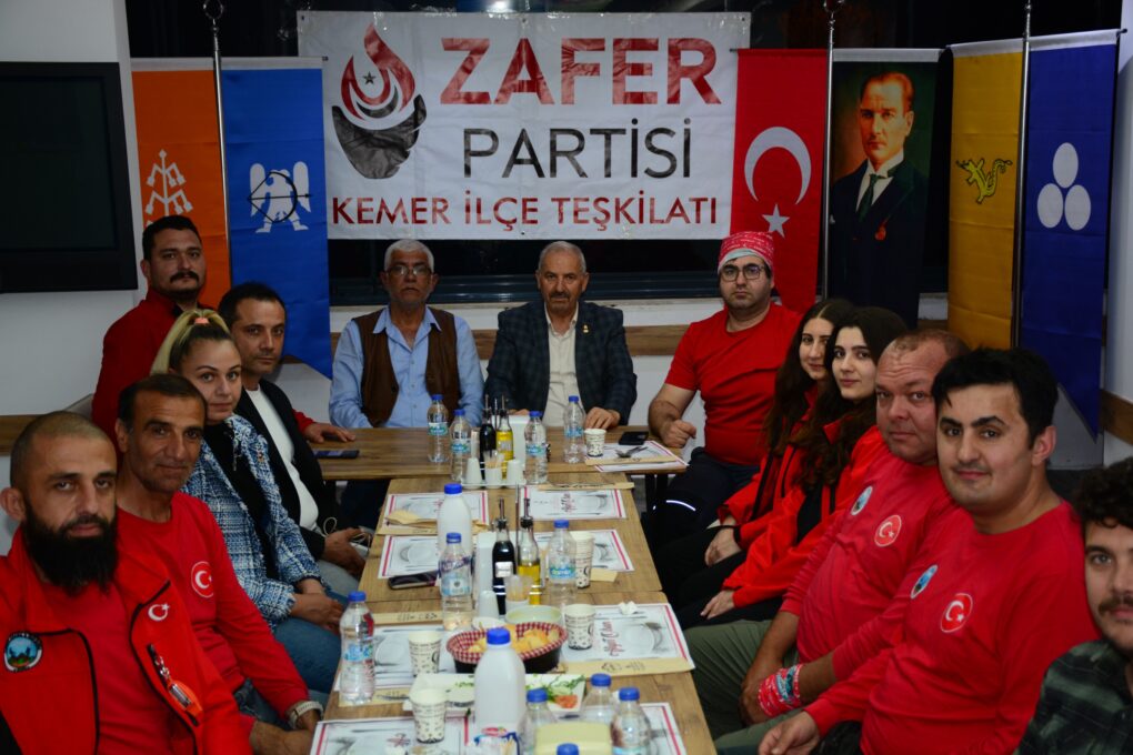 Kemer’de Gönüllü Kahramanlara Teşekkür Yemeği