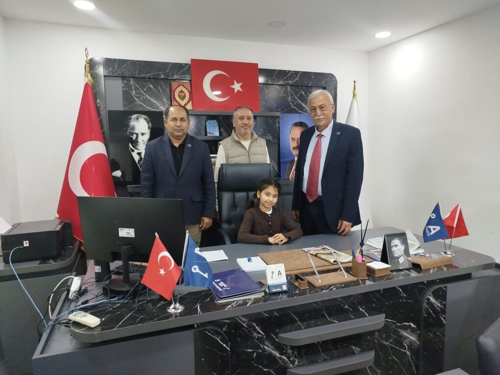 Anahtar Parti Kemer İlçe Başkanlığı’nda 23 Nisan’a özel anlamlı devir teslim..