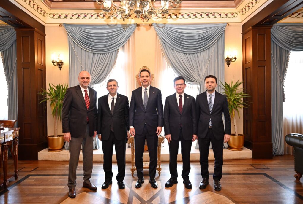 ENERJİ VE TABİİ KAYNAKLAR BAKANI ALPARSLAN BAYRAKTAR’DAN ANTALYA VALİLİĞİNE ZİYARET