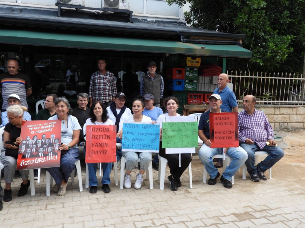 CHP Kemer İlçe Örgütü’nden Oturma Eylemi