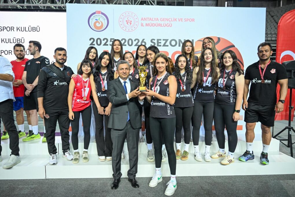 ANTALYA’DA SPORUN YILDIZLARI ÖDÜLLENDİRİLDİ