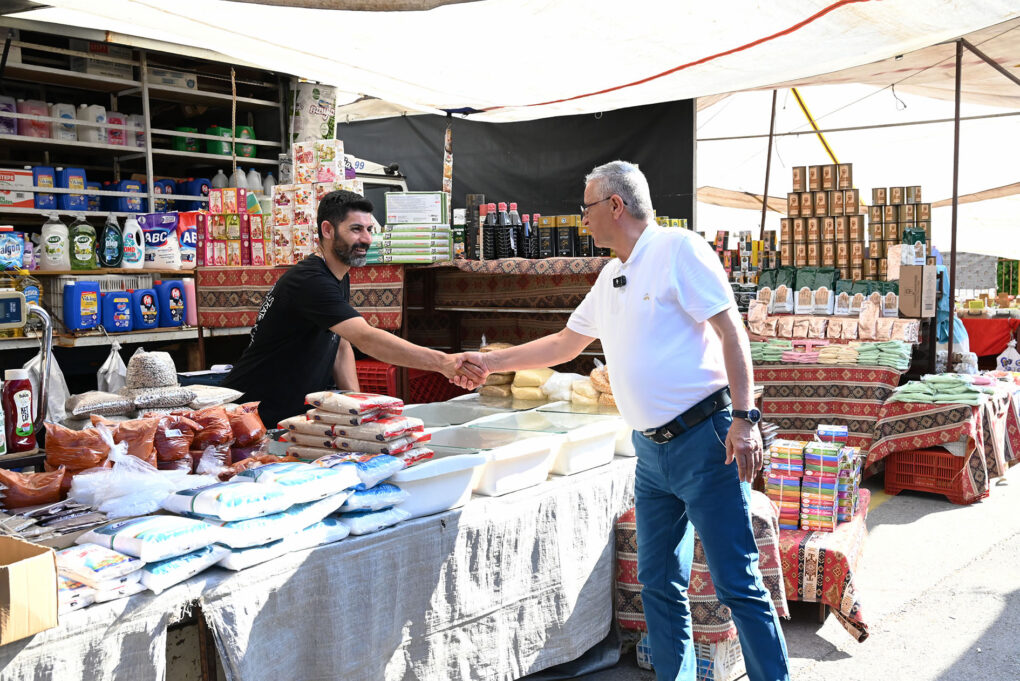 Başkan Topaloğlu’ndan pazar esnafına ziyaret