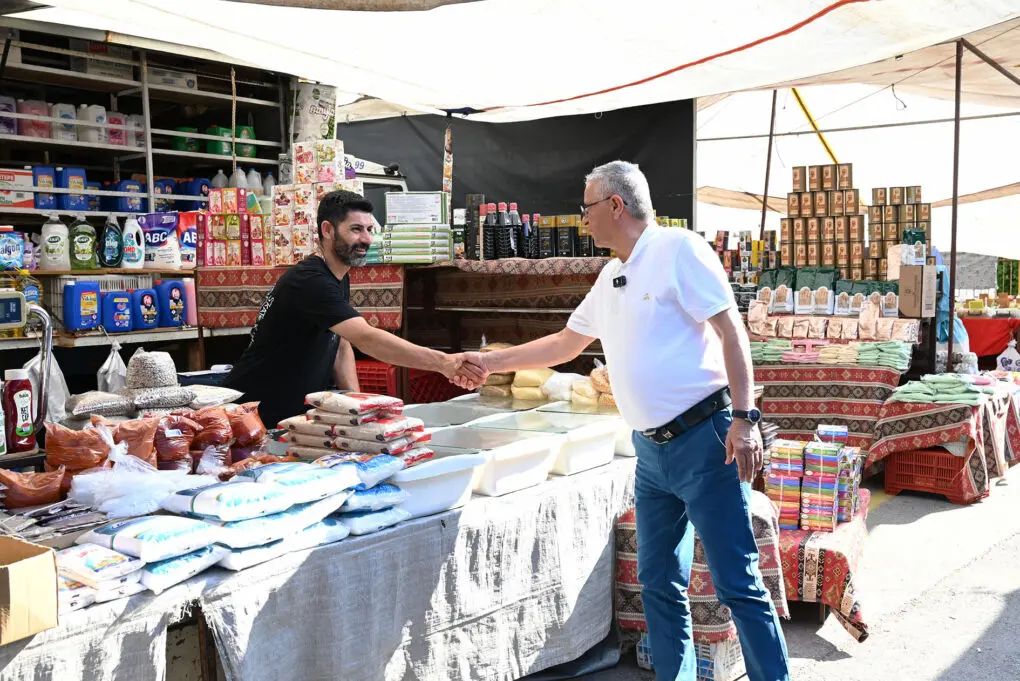Başkan Topaloğlu’ndan pazar esnafına ziyaret