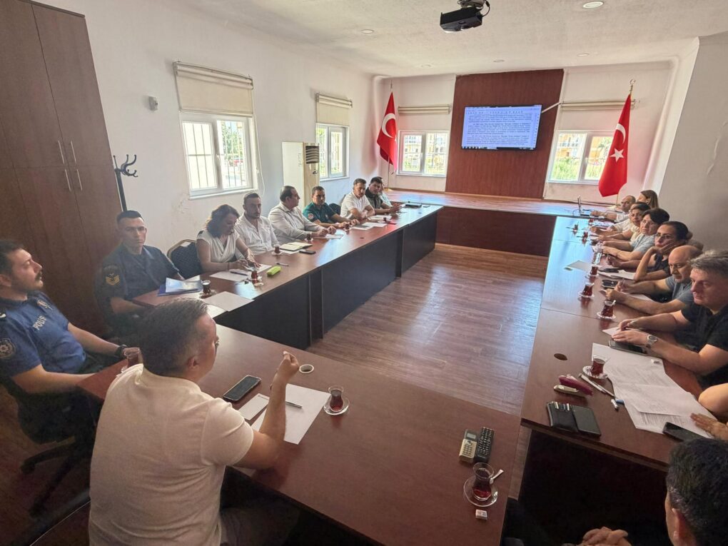 KAYMAKAM SOLMAZ BAŞKANLIĞINDA TOPLANTI DÜZENLENDİ.