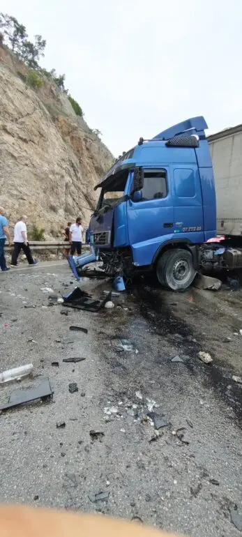 Kemer Yolunda Trafik Kazası
