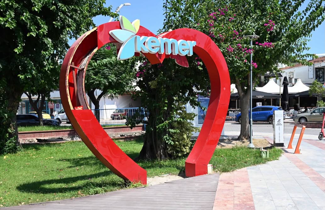 Dekoratif kalp figüründe tamir çalışması yapılacak