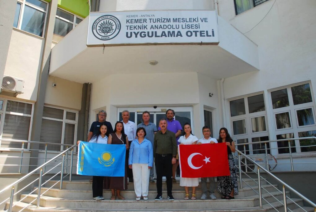 Kemer ile Almatı Arasında Eğitimde İş Birliği