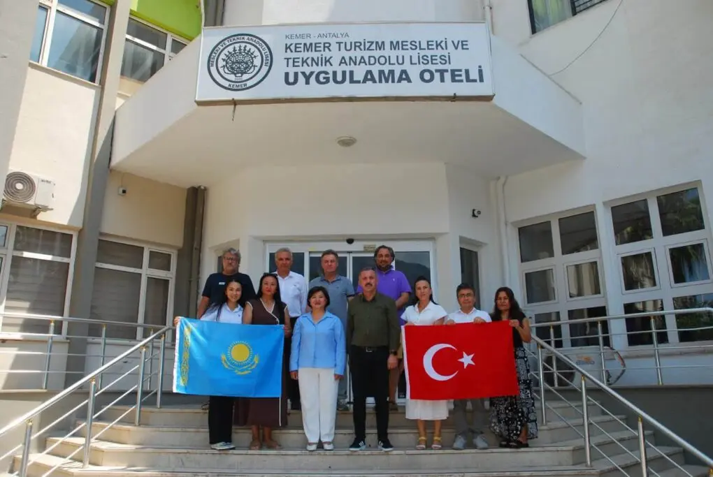 Kemer ile Almatı Arasında Eğitimde İş Birliği