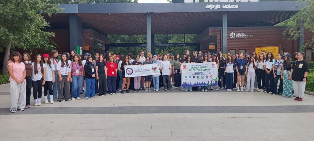 “Bilimin İzinde, Geleceğin Peşinde” Projesiyle Gençlerimizi Bilimle Buluşturduk
