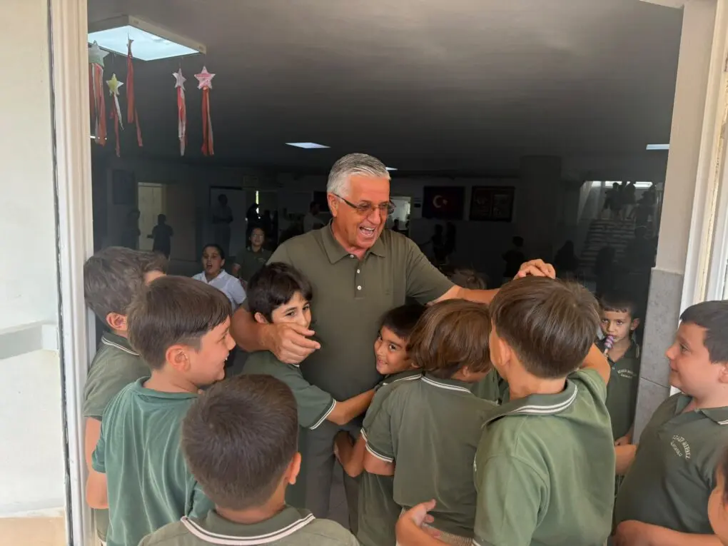 Başkan Topaloğlu, öğrencilerin ilk gün heyecanına ortak oldu