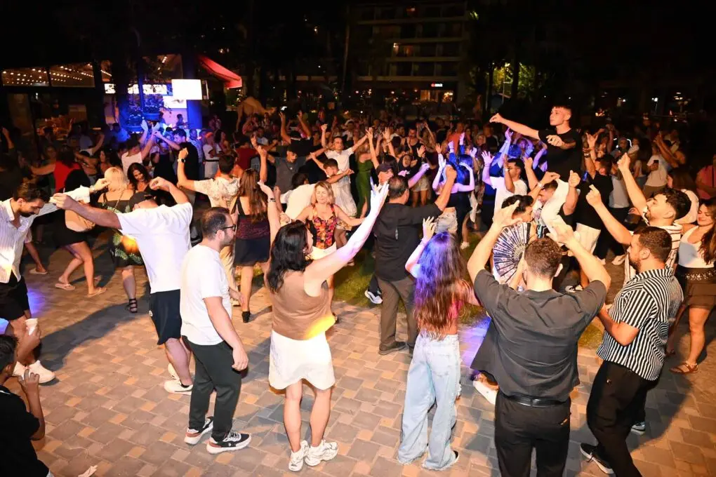 Kemer’de muhteşem Latin dans şovu