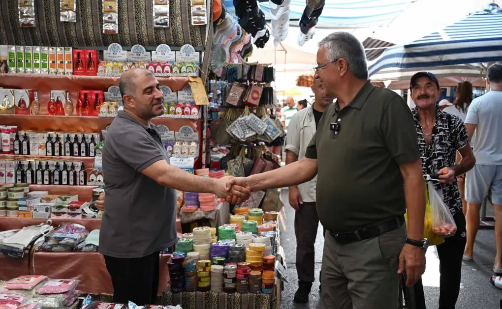 Başkan Topaloğlu’ndan pazar esnafına ziyaret