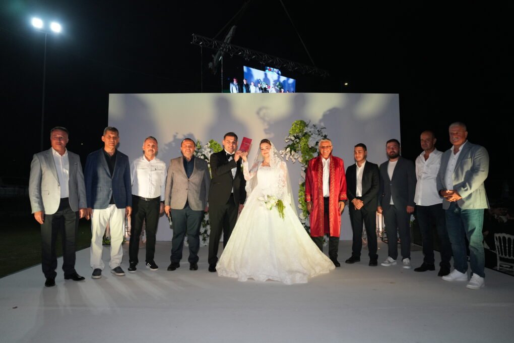 Pöze Ailesi’nin Mutlu Günü: Metin Pöze ile Çağla Mine Dünyaevine Girdi