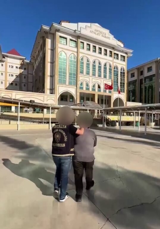 Karşılıksız Çeklerle 1,2 Milyar TL’lik Araç ve Gayrimenkul Aldığı İddia Edilen Şahıs Tutuklandı